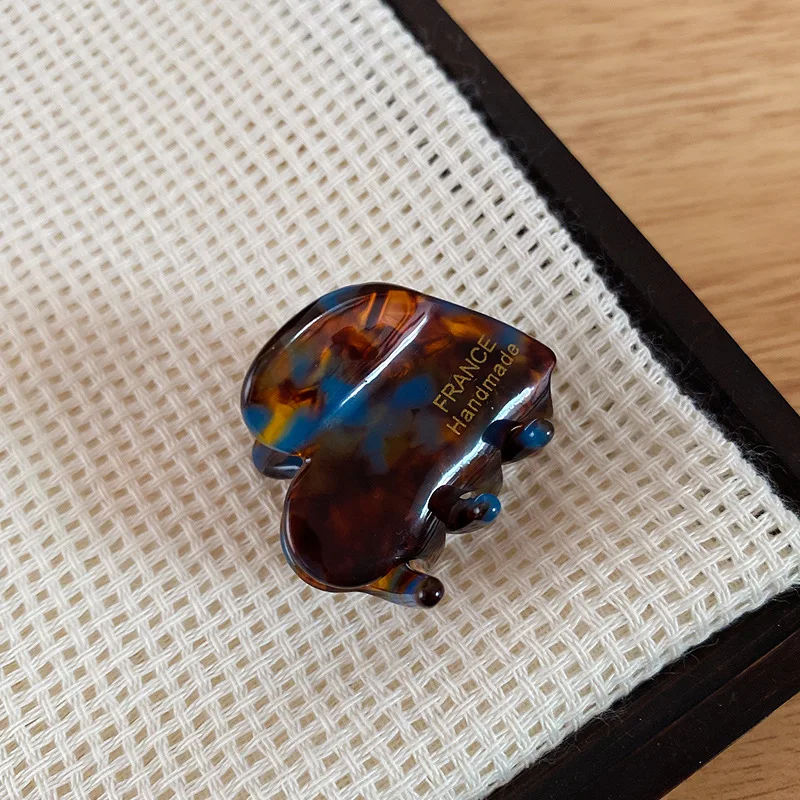 머리 뒤쪽과 측면 앞머리용 하트 모양의 작은 아세테이트 헤어 클로 클립 스타일링 액세서리 1개