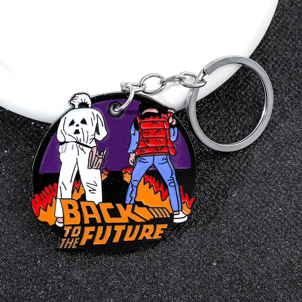 Llavero de esmalte de la película de ciencia ficción Regreso al futuro, figura de la película Marlene McFly, colgante para mochila, accesorios