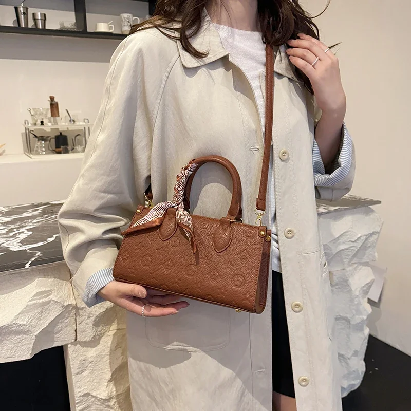 

Luxury Leather Trendy Diaper Bag Large Capacity Shopper For Women Stylish Crossbody Bag Vintage Inspired Simple