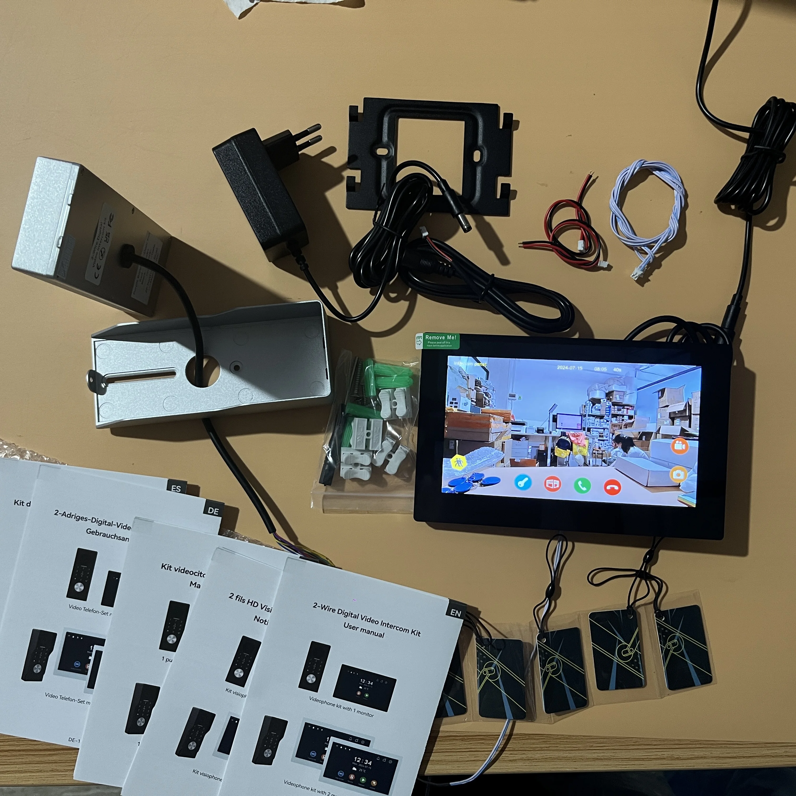 Videocitofono Smart TUYA a 2 Fili con Telecamera Impermeabile 1080P, Wi-Fi 5G, Schermo Touch da 7/10 Pollici, Supporto Password e Tessera Induttiva