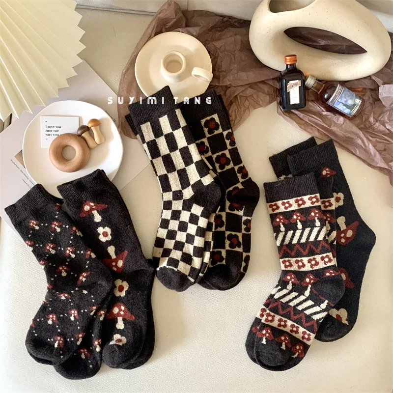 

Thickened Warm Wool Tube Casual Socks Autumn and Winter Warm Comfortable Cotton Checkerboard Mushroom Cute Socks