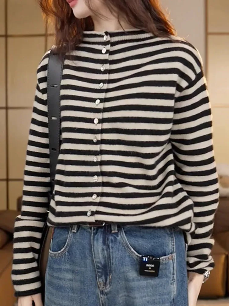 كارديجان نسائي عصري بتصميم مخطط وألوان متباينة، محبوك بأكمام طويلة وزر واحد، على الطراز الكوري للارتداء اليومي #1