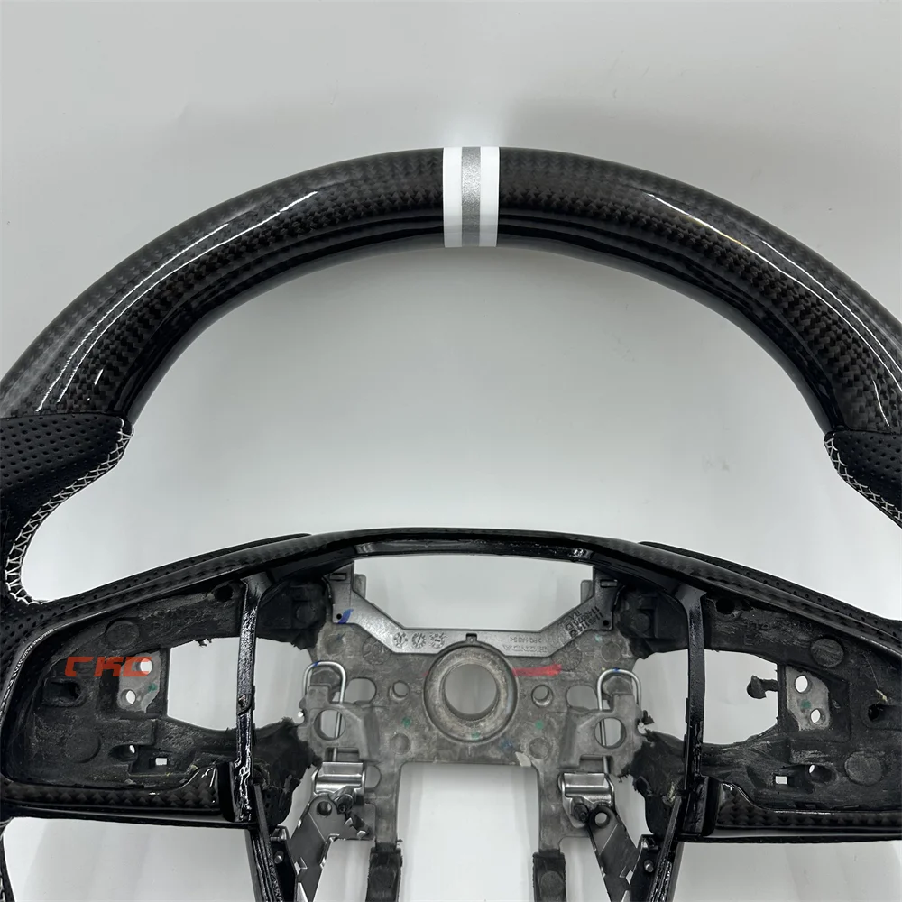 For 2019 H-onda C-RV Customized Black Carbon Fiber Perforated Leather White Silver Strip White stitch Steering Wheel