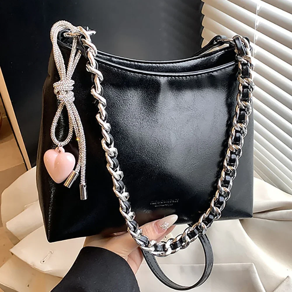 

Роскошные сумки-ведра на плечо для женщин, летние сумки с бриллиантовыми заклепками и бантом, сумки большой вместимости, новинка 2025, трендовые сумки с цепочками, сумка через плечо