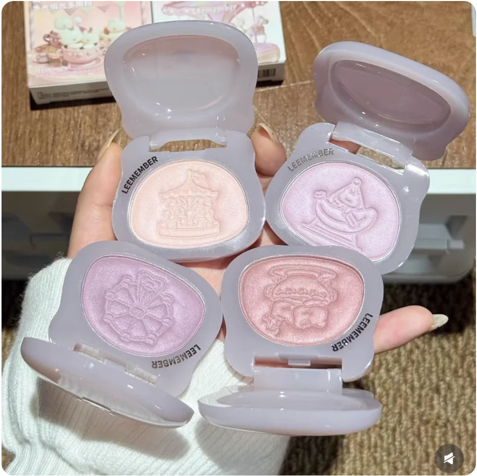 แป้งอเนกประสงค์ LEEMEMBER เนื้อซาติน 5 กรัม รุ่นซัมเมอร์ สีบลัชออน โทนสีเดียว ประกายมุก เครื่องสำอาง