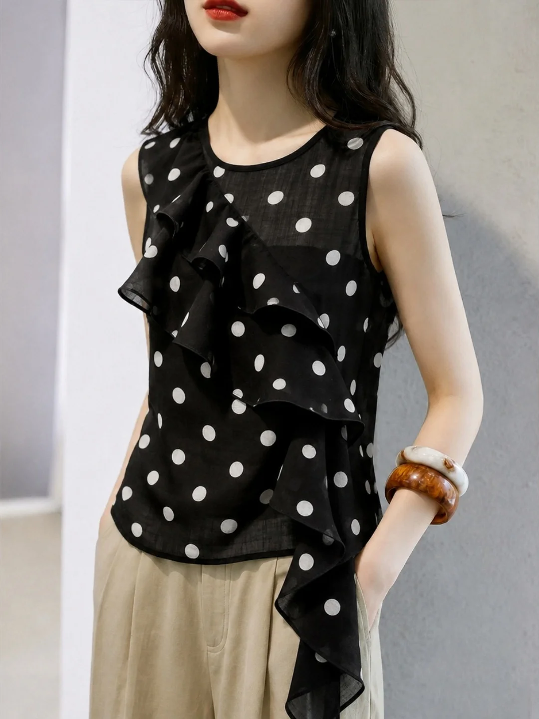 

Unique Elegant Summer Slim Fit Polka Dot Sleeveless Top with Lace Design Korean Style Straight Cut Silk Blend Women's Vest