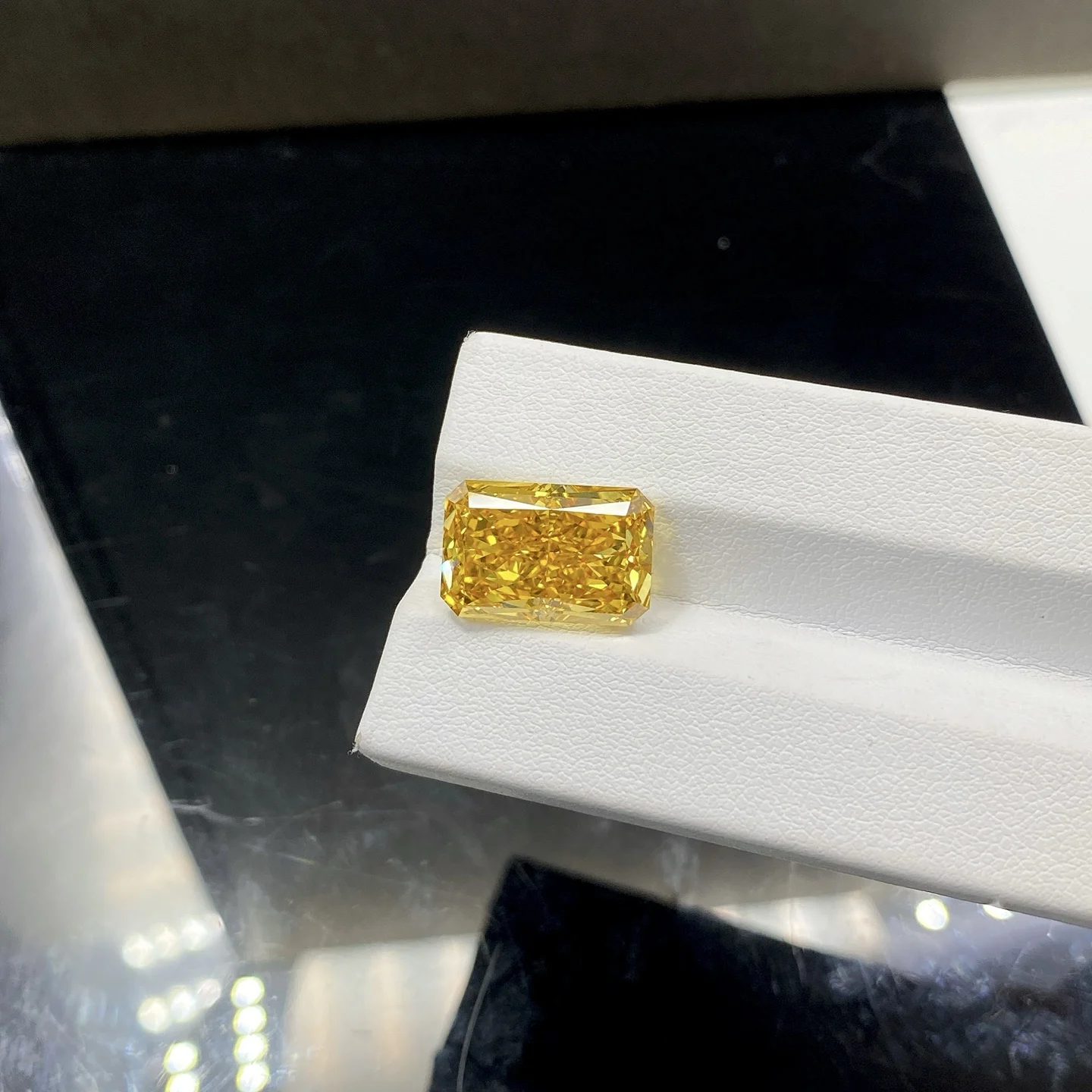 QIBAOKU 11.23CT VS1 Fancy Vivid Yellow Lab Grown Diamond with IGI Certificate Radiant Shape Cvd Diamonds Wholesale Jewelry 2026
