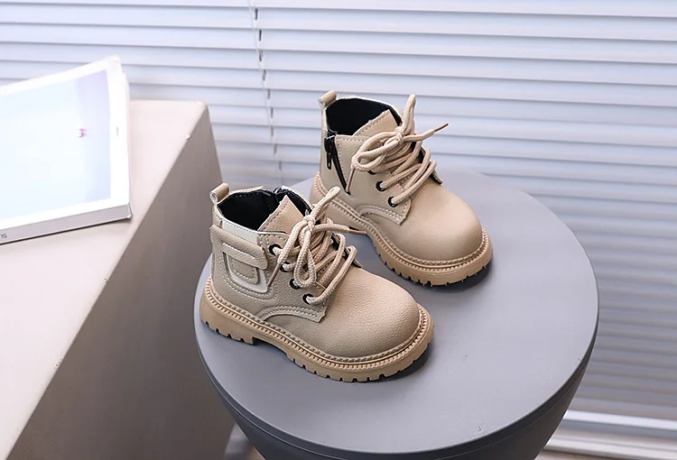 2026 Herbst Neue Kinder-Lederstiefel für Jungen Einfarbig Vielseitig Atmungsaktiv Schlichte Kinder-Kurzstiefel für Mädchen Lässig Einfach – Detail 6