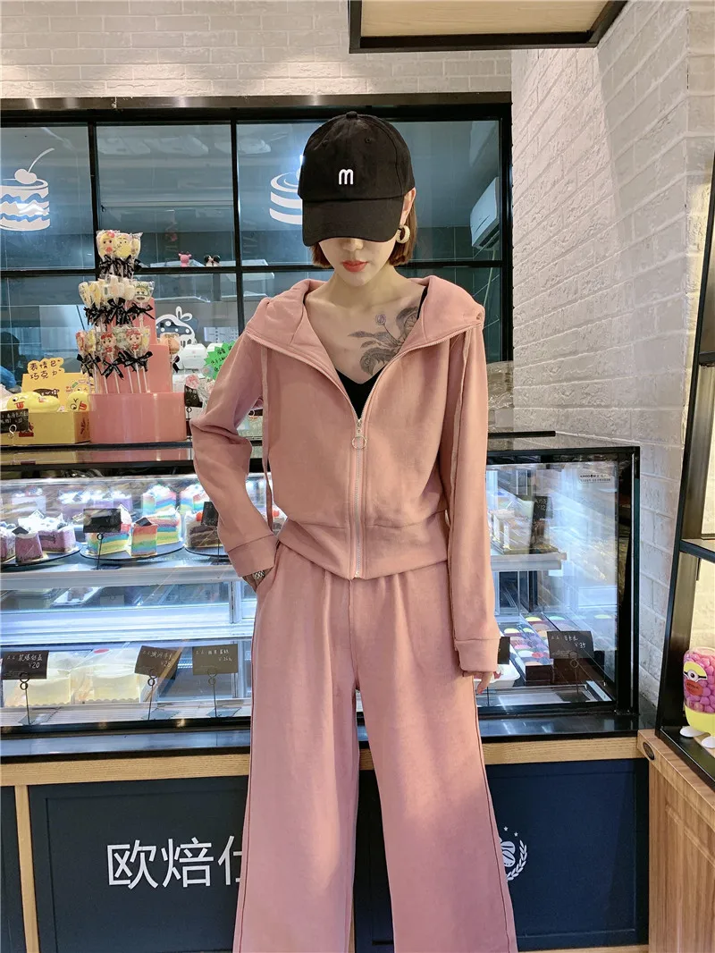 

Модный спортивный костюм для женщин 2024: Новая коллекция, худи и широкие брюки, свободный крой, комплект из двух предметов, трендовый образ