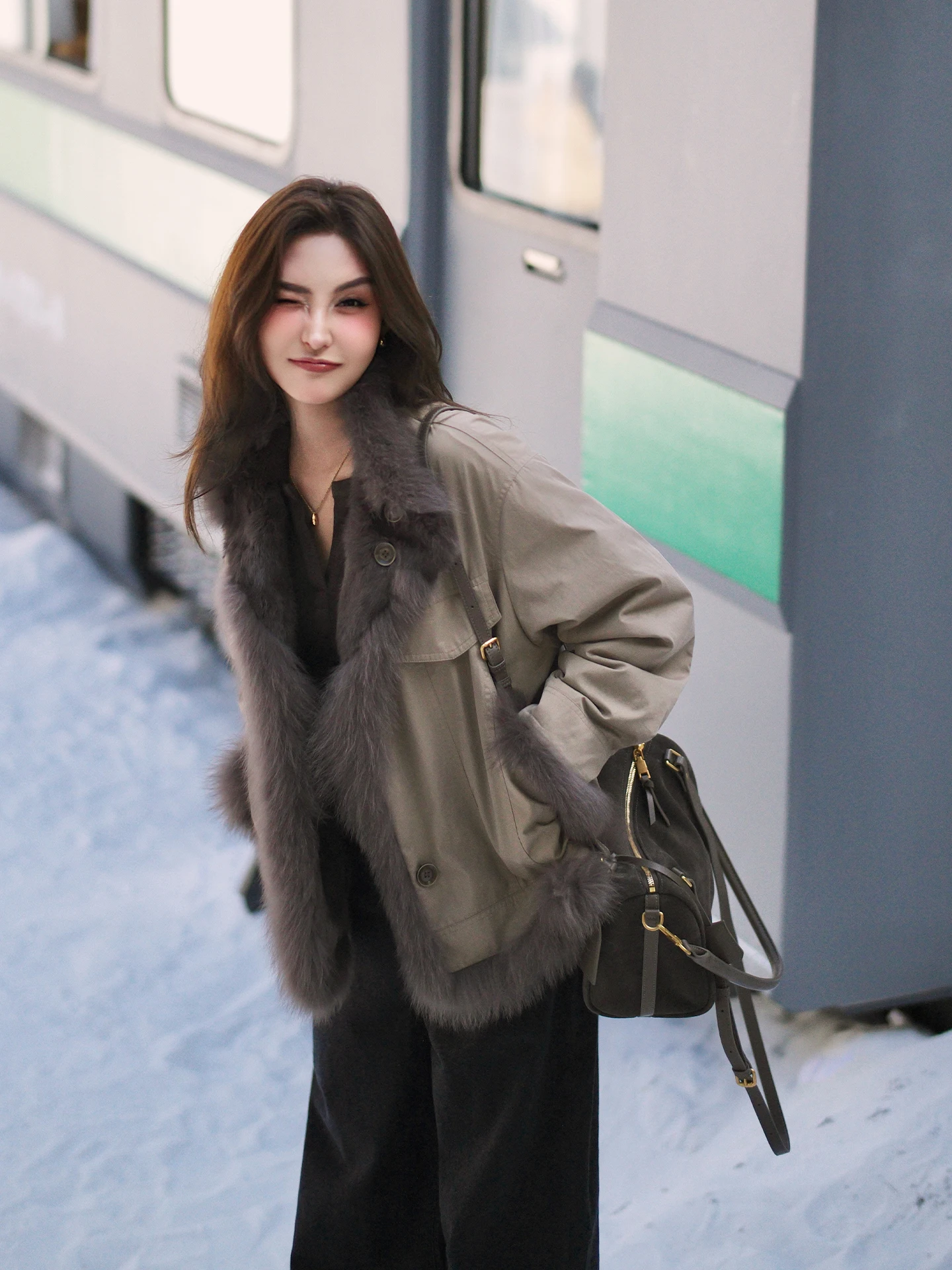 

Двусторонняя теплая женская куртка из искусственного меха и кожи с наполнителем, винтажный прямой крой, длинный рукав