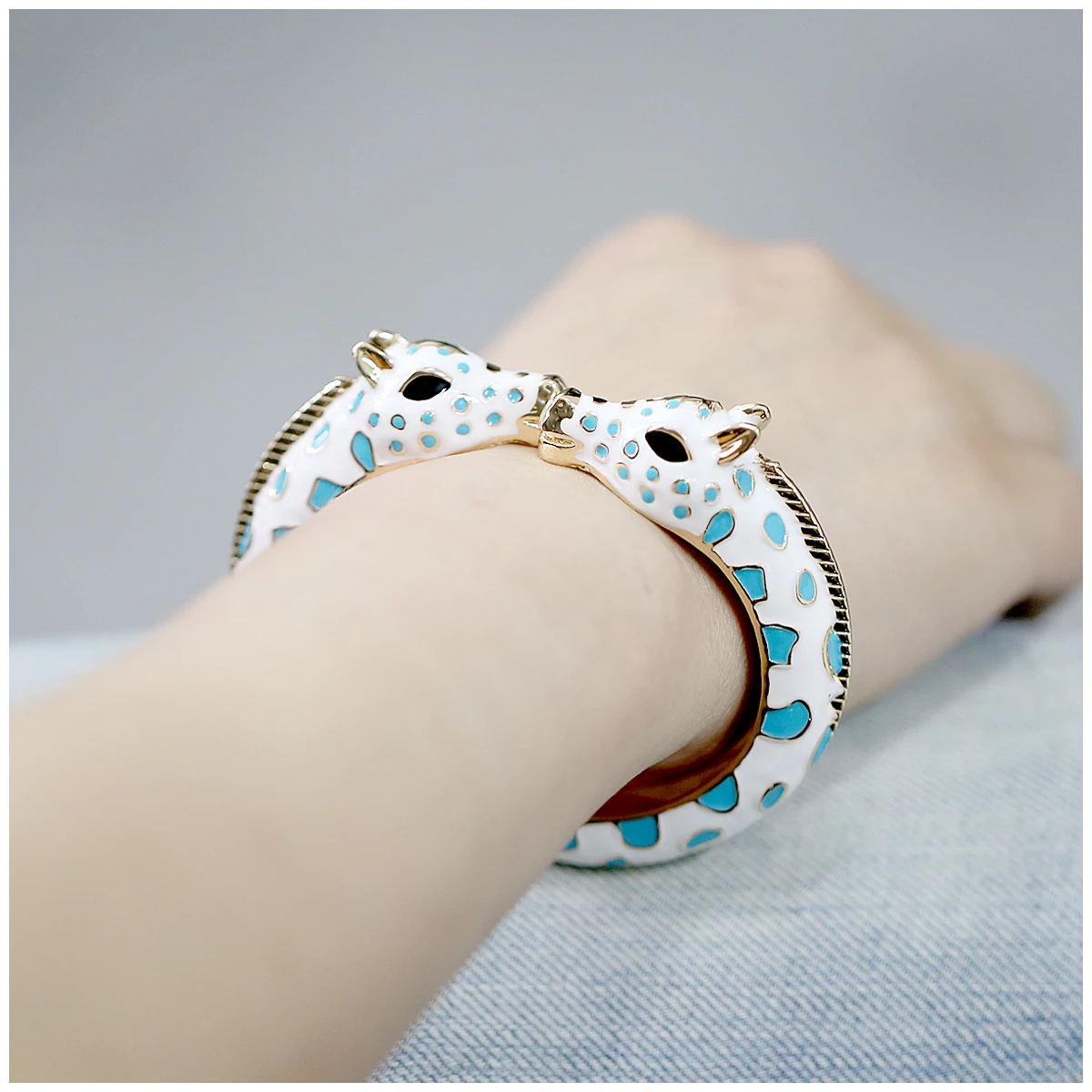 Hot Luxury Statement Giraffe Cuff Bracelet Animal Bangle for Women Gold Plating Multicolor Enameled Bangle Jewelry 6 Colors