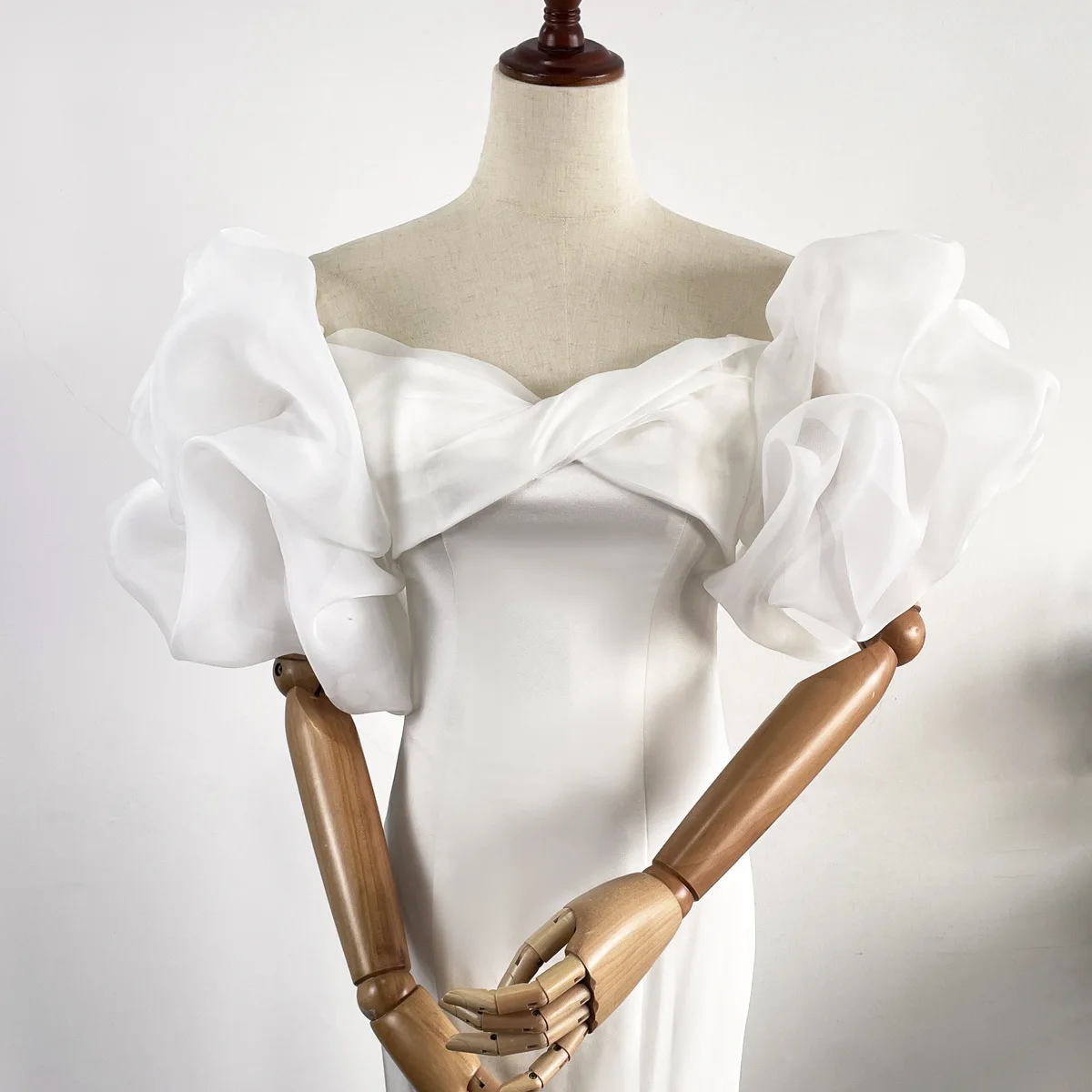 wg155-french-style-bubble-gauze-sleeves-strapless-sleeveless-bridal-wedding-dress-accessories