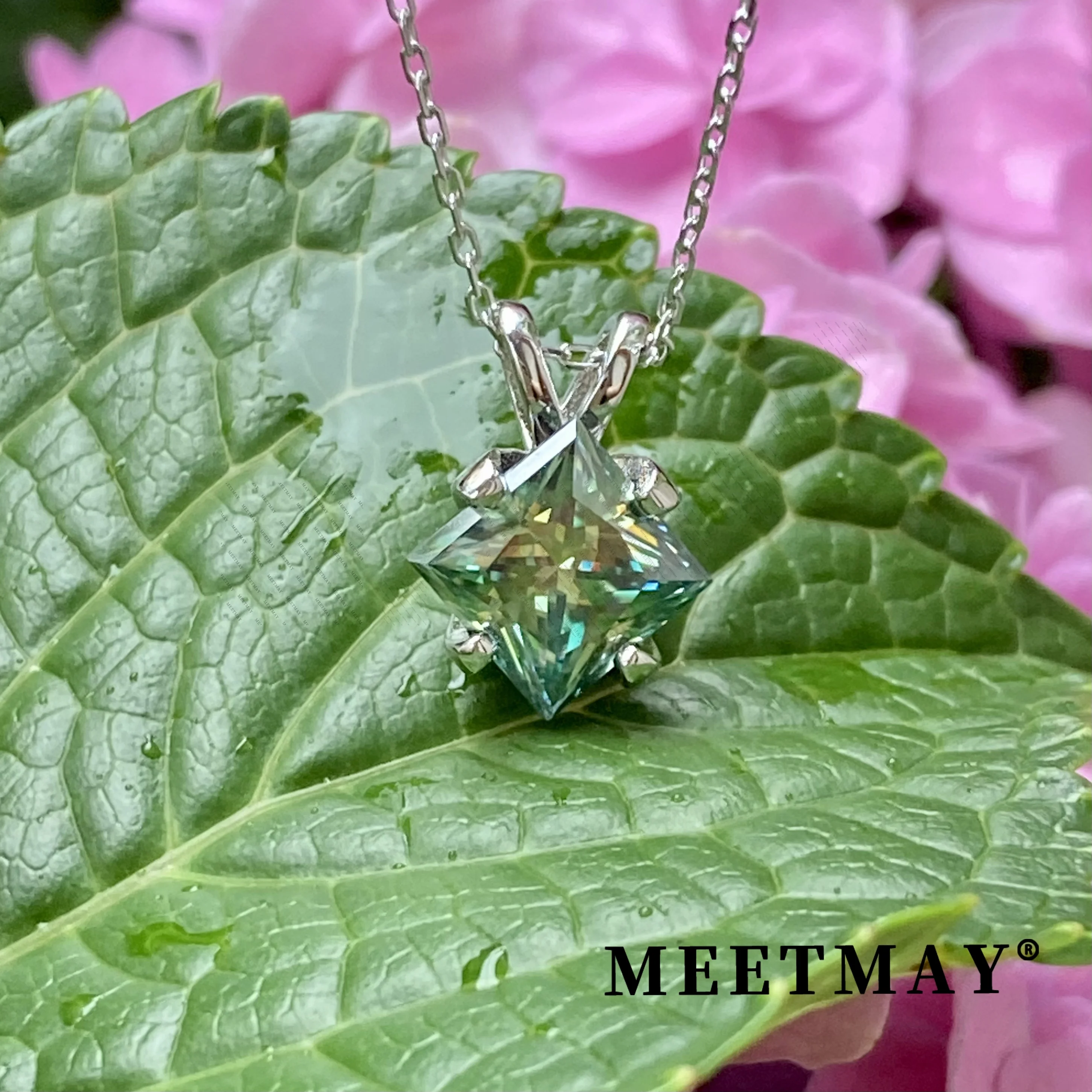 Thumbnail 3 - #12 Trending Moissanite Pendant Necklaces Right Now