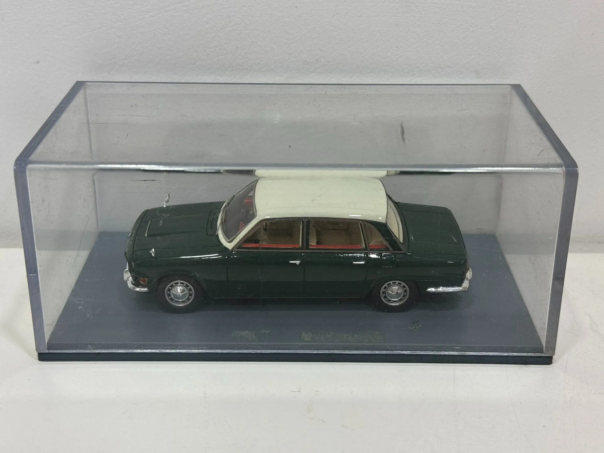 

Литая под давлением модель автомобиля в масштабе 1/43, Коллекционная игрушка, подарок, сувенир, дисплей, орнамент