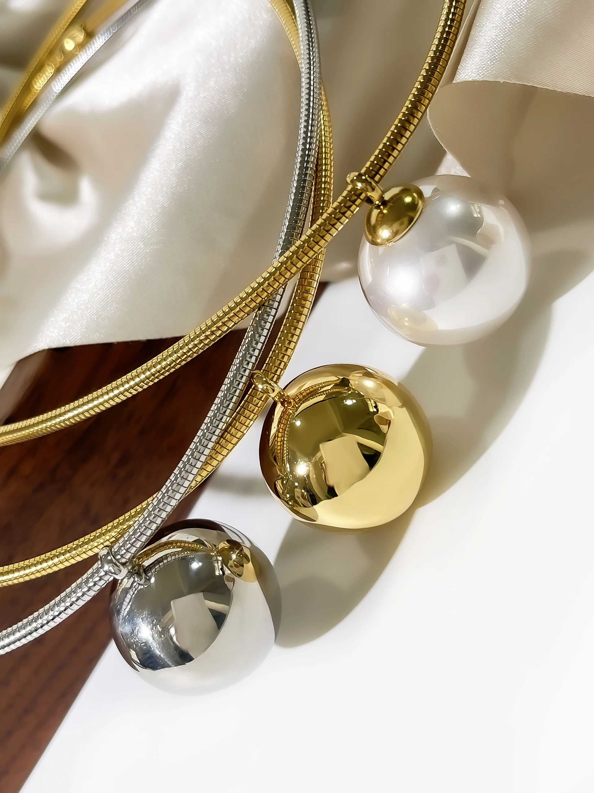 Peri\'sbox Simple Imitation Pearl Globular Pendant Necklace for Women Stainless Steel Gold Plated Non-fade Hip-Hop Trendy Jewelry