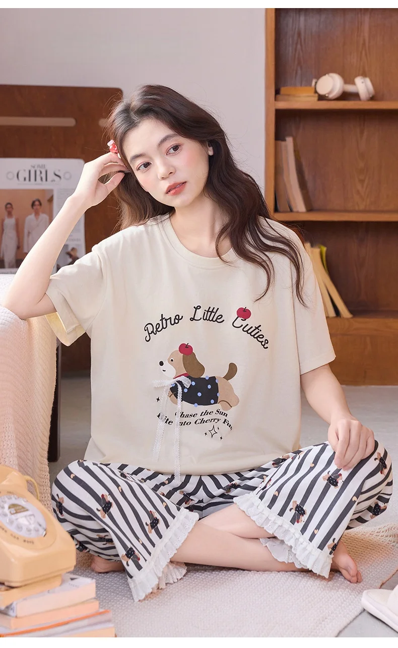 

Women Summer Pajamas Cotton Lightweight Short-Sleeve Top with Padded Bra and 3/4-Length PantsCotton Summer Loungewear Set