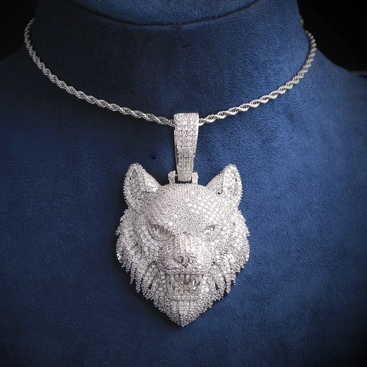 Collar con Colgante de Cabeza - Wolf Jewelry & Watches Tampa reseña y precio