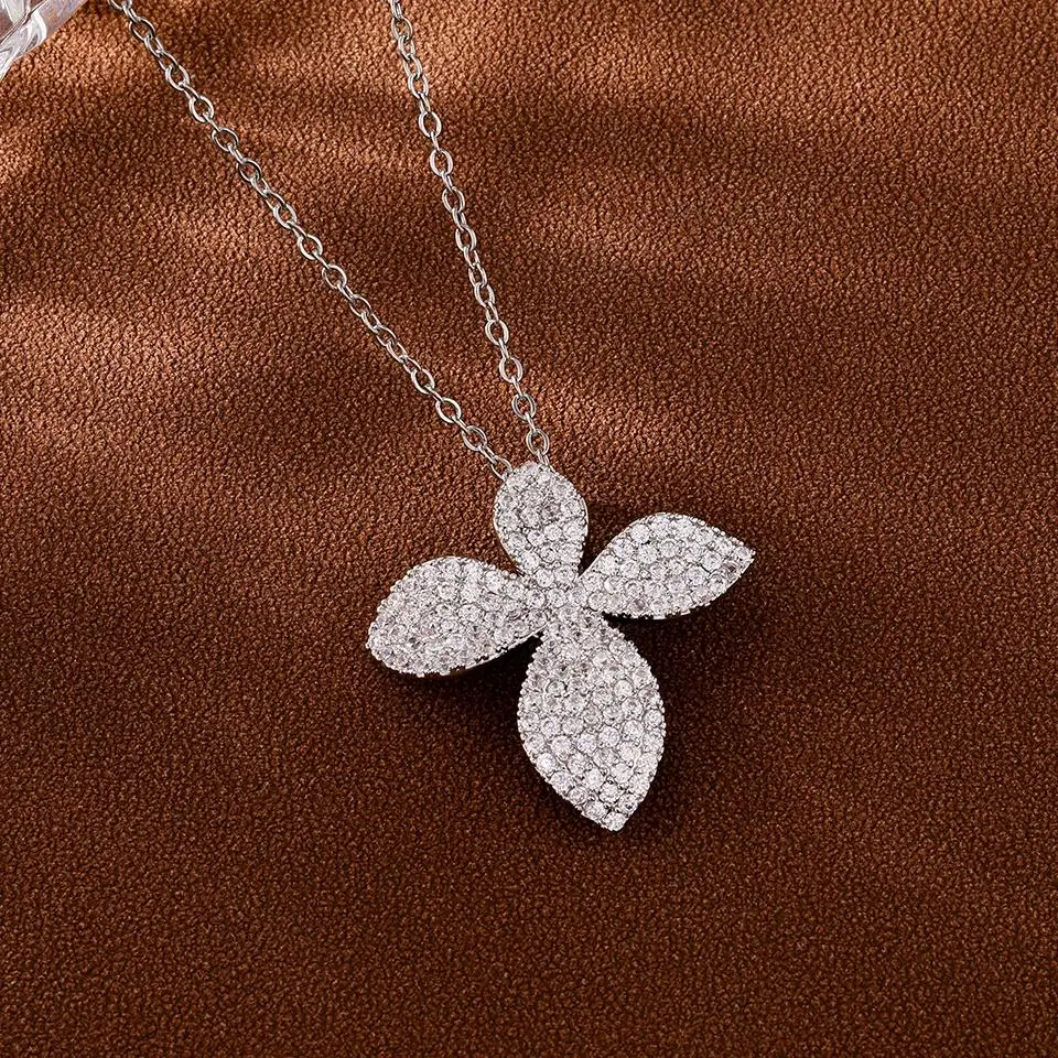 ZAKOL Creative New Trend Micro-set Zircon Leaf Pendant Necklace For Women Girls Exquisite Fashion Party Jewelry Gift