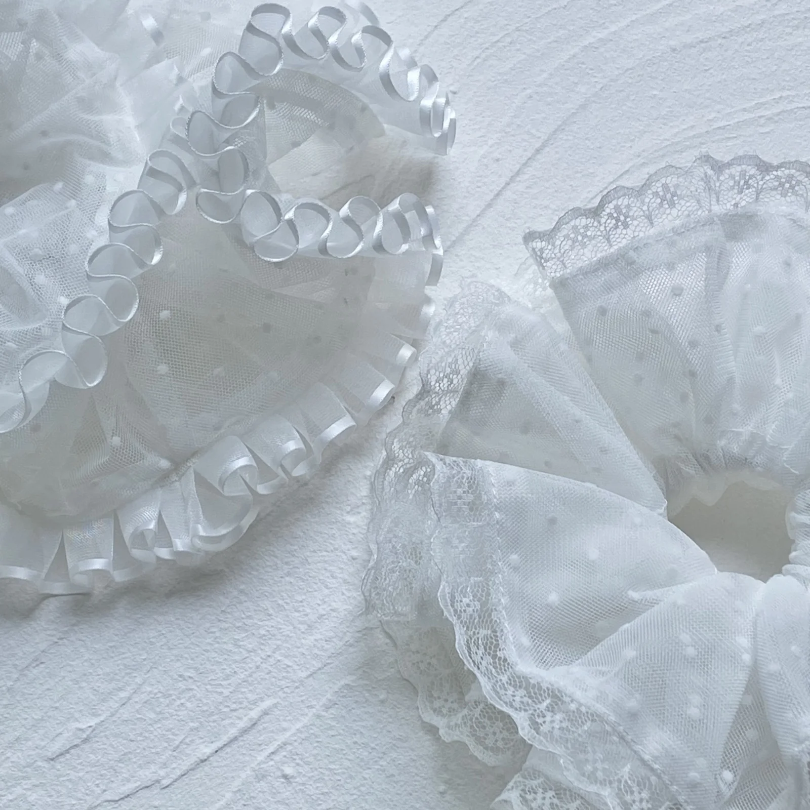 1 szt. Damski biały tiulowy zestaw do włosów, gumka do włosów w kropki i kokarda z koronkowym wykończeniem, słodkie akcesoria do włosów