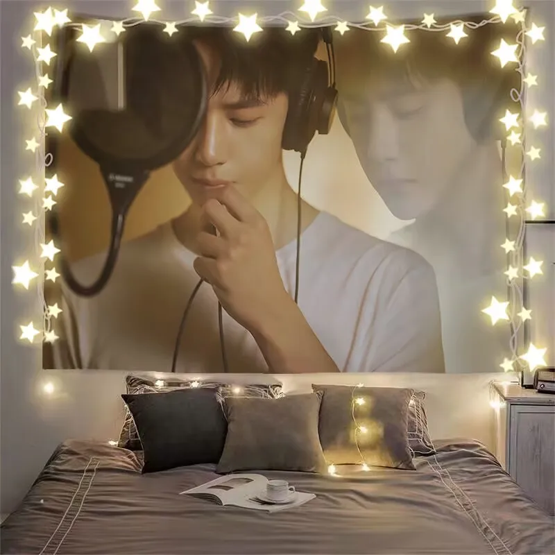 Wang Yibo [ملحقات المروحة] قماش خلفي مخصص، ملصق بجانب السرير، قماش حائط وقماش معلق لتجديد المهجع