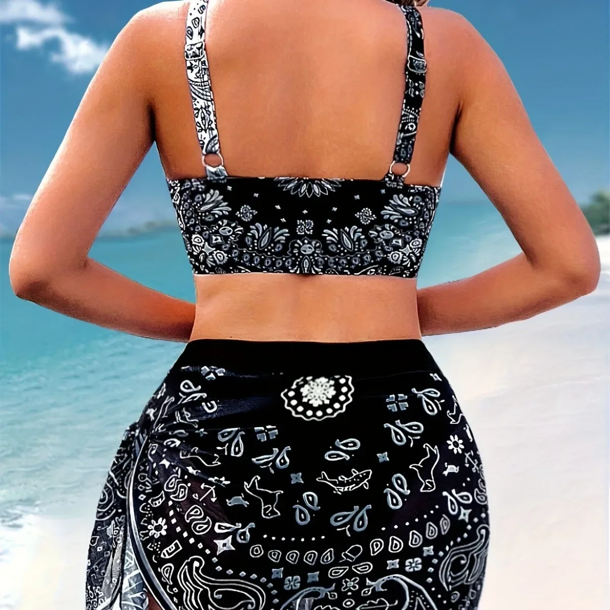 セクシーなビキニ水着女性のビーチ休暇スプリットプリントクロスカバーアップ痩身水着女性モデル参考のみ