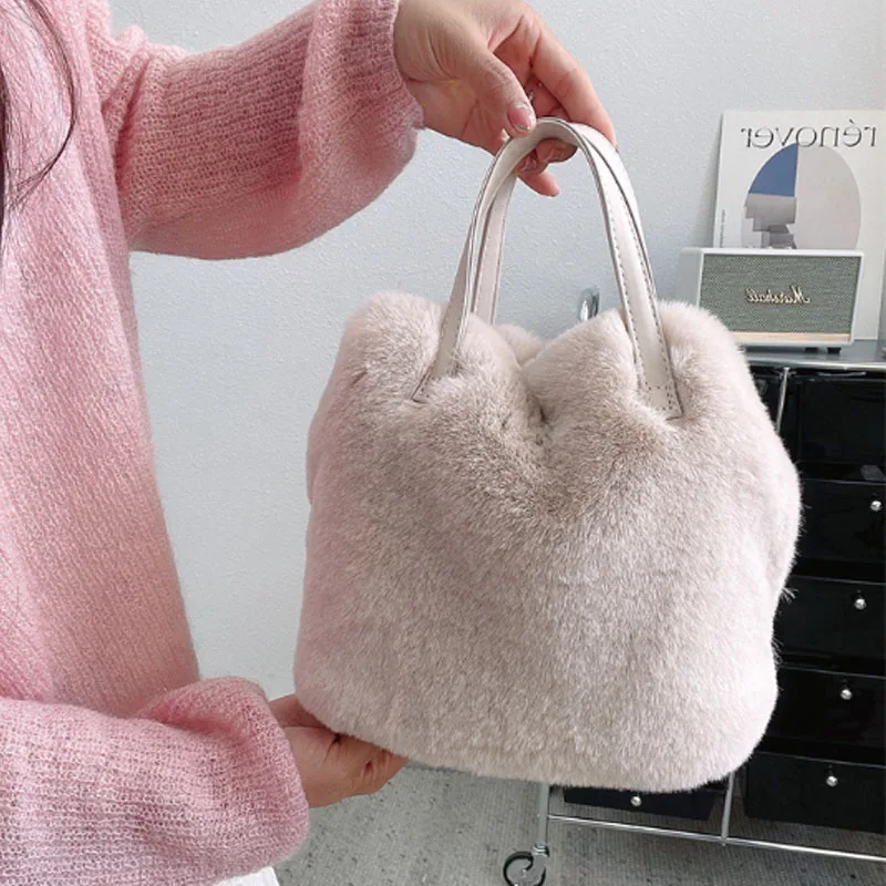 Autumn and Winter New Large Capacity Bucket Bag Women Handbag Fashion Faux Fur Lady Bag Imitation Rabbit Fur Plush Bag Tote Bag