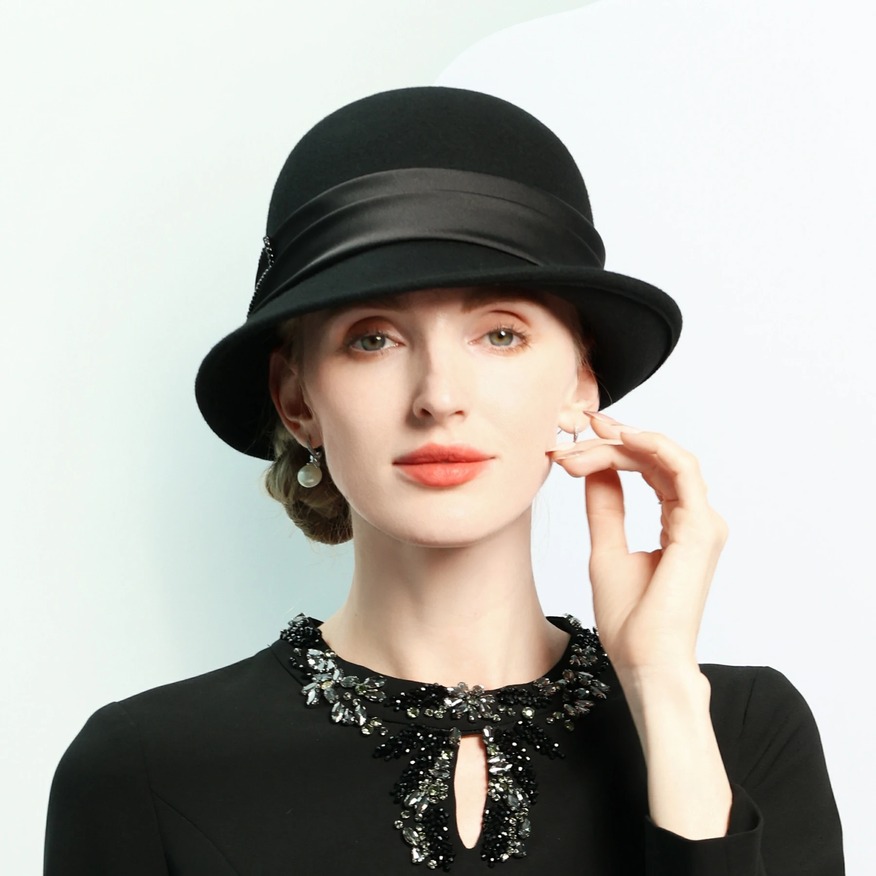 FS Elegant Black Wool Bowler Cap With Faux Pearls Fashion British Top Hats For Women Formal Dress Church Hat Vintage Millinery