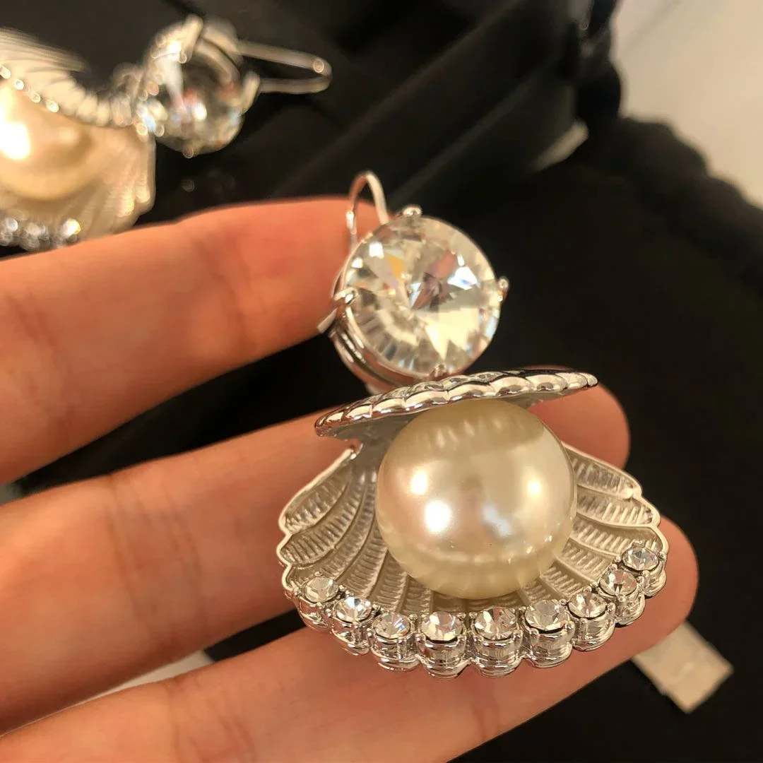 

Famous Brands Shell Pearl Large Crystal Silvery Earrings Women Top Quality Jewelry Designer Trend