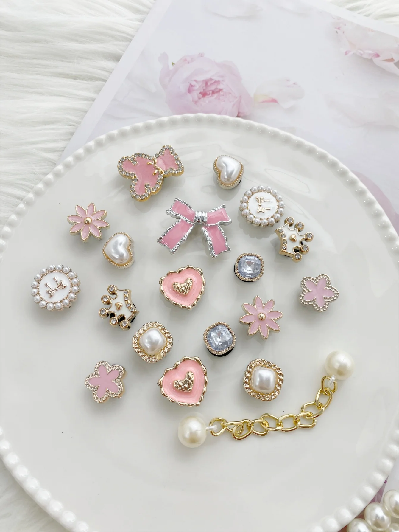 19 قوس الدب الوردي قلب الحب، سلسلة لؤلؤ ABS إكسسوارات أحذية قابلة للفصل لصنادل نسائية، شباشب، حقيبة شاطئ متعددة الاستخدامات