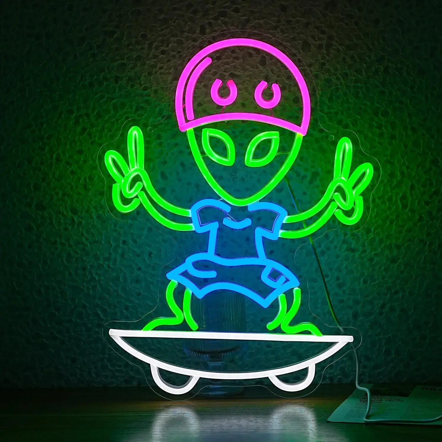 

Неоновая LED-вывеска «Инопланетяне-скейтбордисты» с USB-питанием и регулировкой яркости для игровой комнаты, спальни, бара, гостиной, вечеринки, в подарок, для декора стен