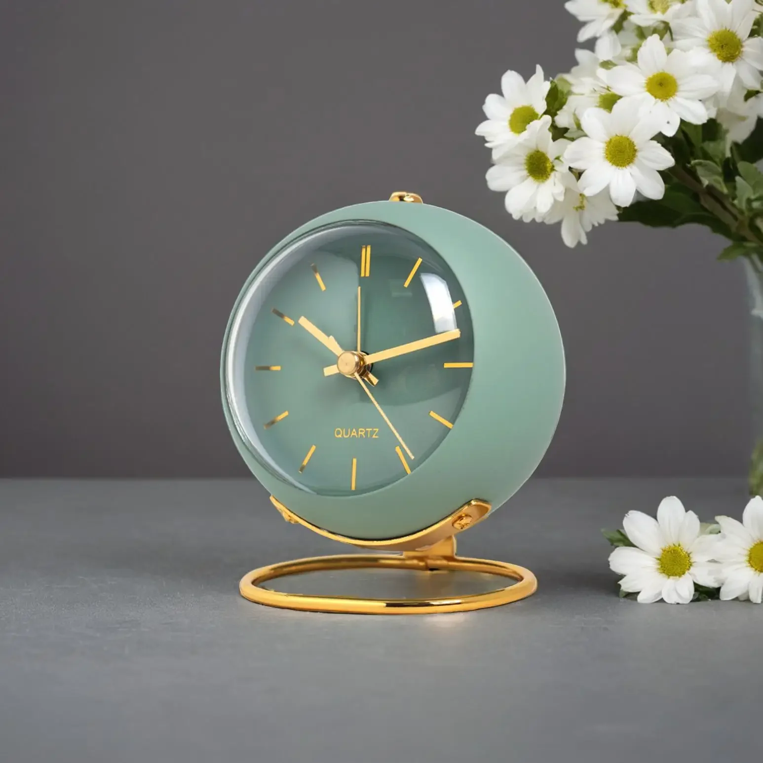 Nordic Creative Electronic Desk Clock, Minimalist Children's Alarm Clock, New Desktop Bedside Student Silent Luminous Pointer