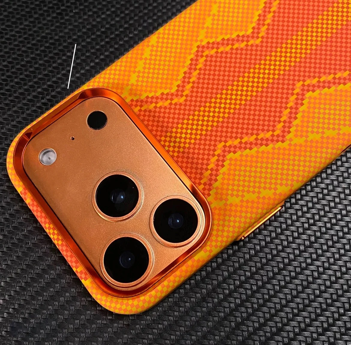 حافظة فاخرة من ألياف الكربون برتقالية لهاتف آيفون 17 برو ماكس / 17 برو شحن لاسلكي من خليط معدني لحماية العدسات غطاء الكمبيوتر #4
