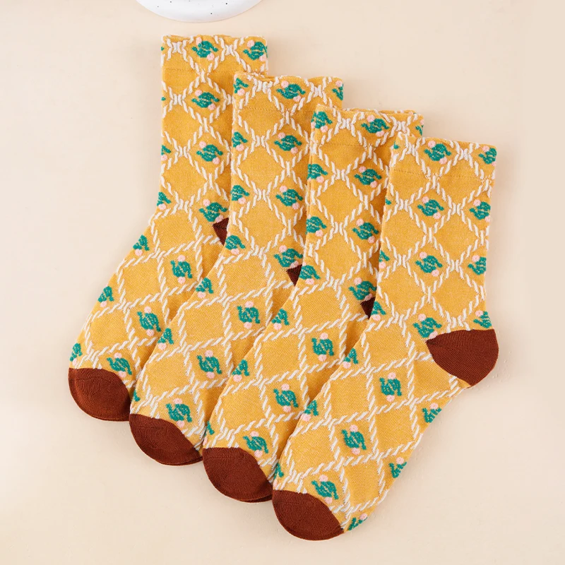 4 Pairs Of Four Season Women's Retro Plant Flower Three-Dimensional Relief Korean Version Fashionable Sweet Casual Long Socks