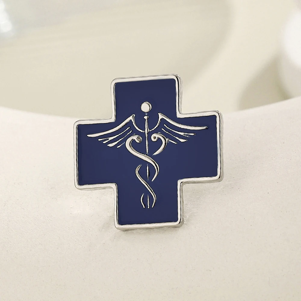 DCARZZ الصولجان والصليب المينا دبوس الطبية التمريض بروش ل معاطف للأطباء والممرضات على ظهره شارة التلبيب اكسسوارات هدية