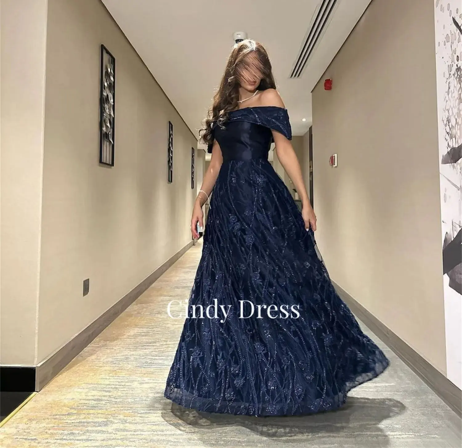 Aangepaste off-the-shoulder avondjurken vrouw elegante en mooie damesjurken voor schoolfeest Eid Al-fitr glanzende marineblauwe lijn A