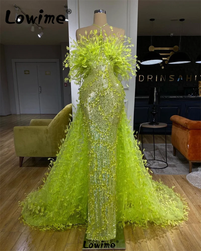 

2024 Green Feathers Luxury Celebrity Dresses With Detachable Train Full Crystals Occasion Evening Dress Sparkly Prom Party Gowns