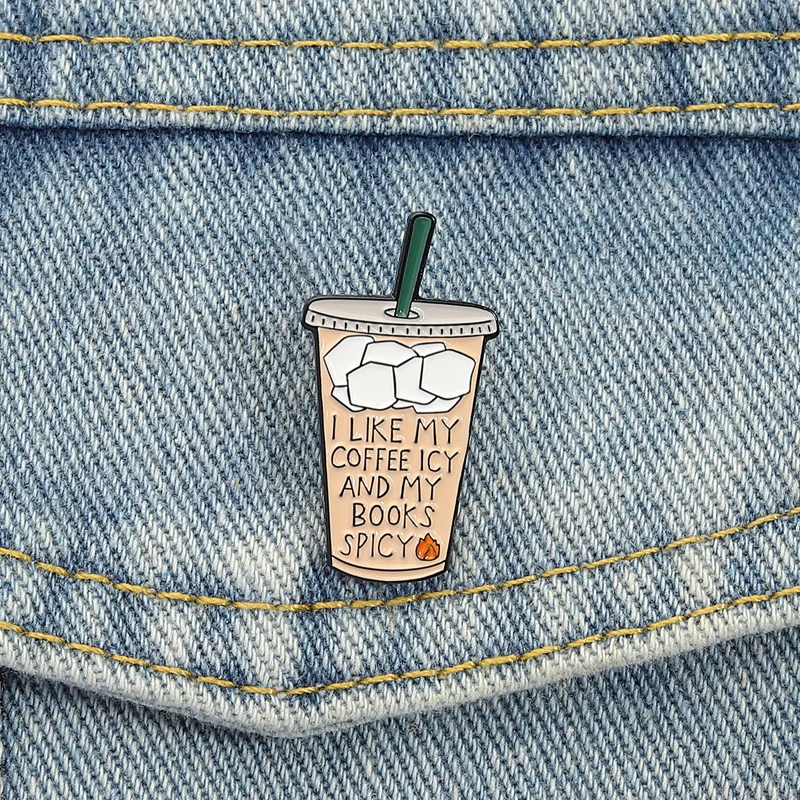 Ich mag meinen Kaffee, eisig und Bücher, würzige Emaille-Anstecknadeln, Lesebroschen, Anstecknadeln, Cartoon-Bücher-Schmuck, Geschenk für Leserfreunde