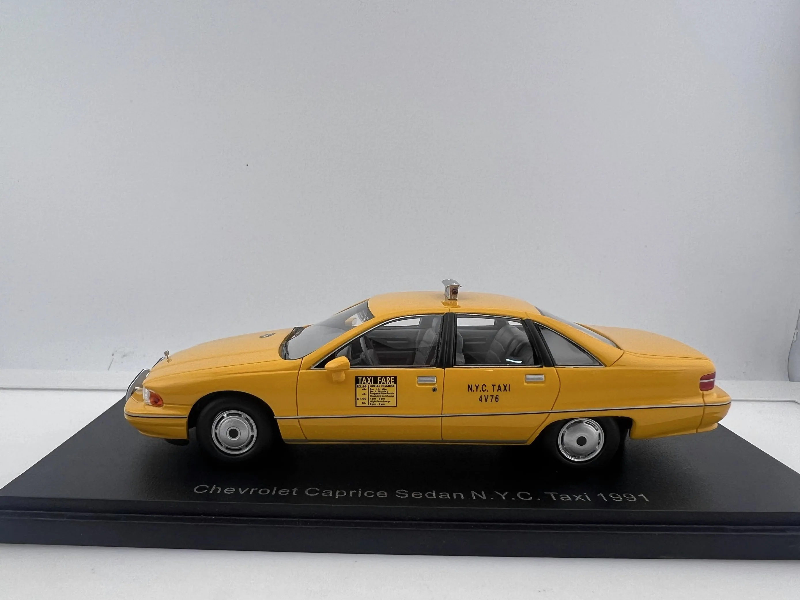 

BOS 1:43 CAPRICE Taxi Resin Car Collectible Car Model