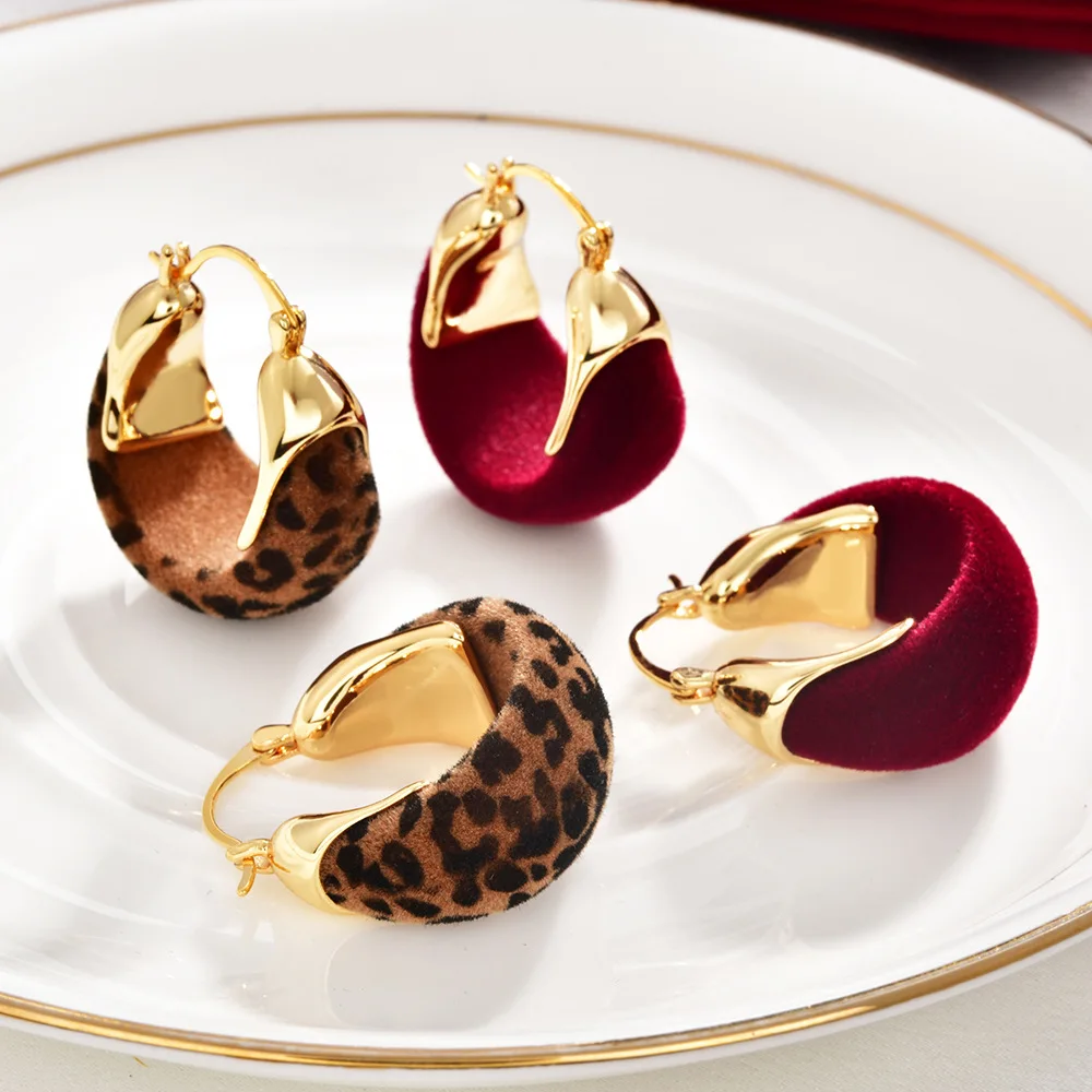 Unique Fashion High End Versatile Earrings Autumn Winter New Maillard Exaggerated Leopard Print Flocked Ear Buckle Niche Design