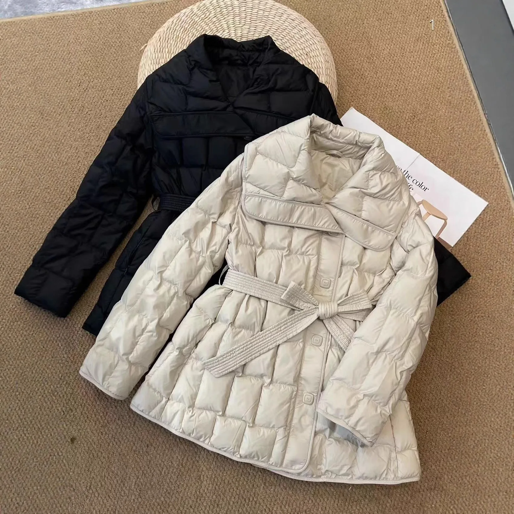 เสื้อแจ็คเก็ตดาวน์ผู้หญิงแฟชั่นใหม่สำหรับฤดูหนาวปี 2025 สไตล์ลำลอง สายรัดเอว ทรงเข้ารูป