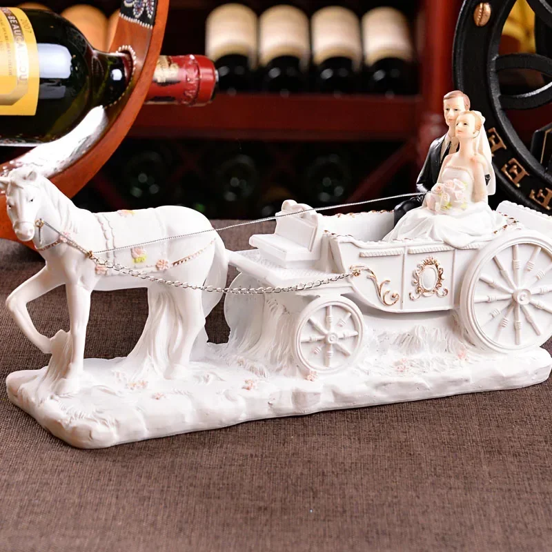 

Wedding gift Modern Home Room decoration couple carriage sculpture wedding decoration abstract figure resin statue arts ornament