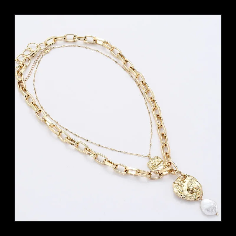 誇張されたファッショナブルな重ね付けネックレス 女性用 エイリアンパール シンプルメタル 多用途 多層巻き付け可能 気質アップ