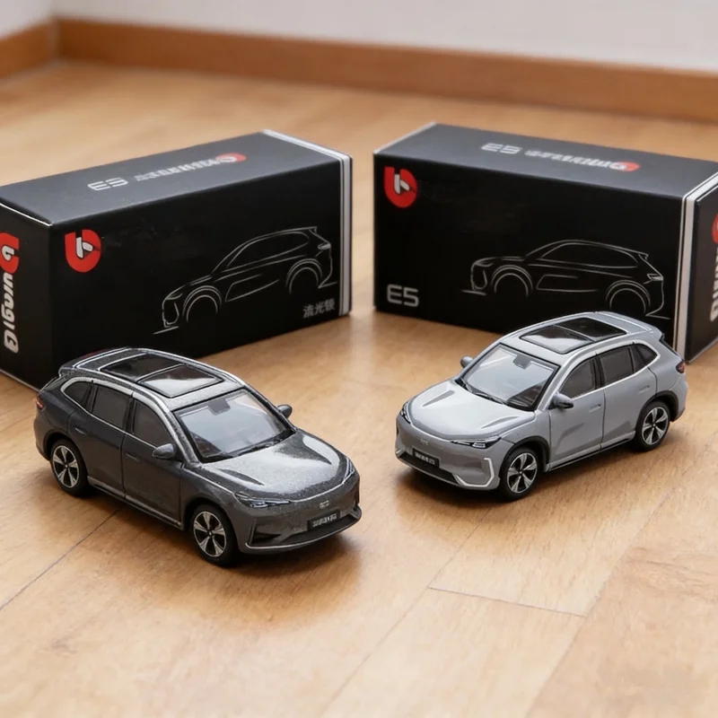 

Bburago 1:64 Geely E5 EX5: Металлическая модель внедорожника, литая под давлением, имитация электромобиля, миниатюрная масштабная модель, подарок для детей