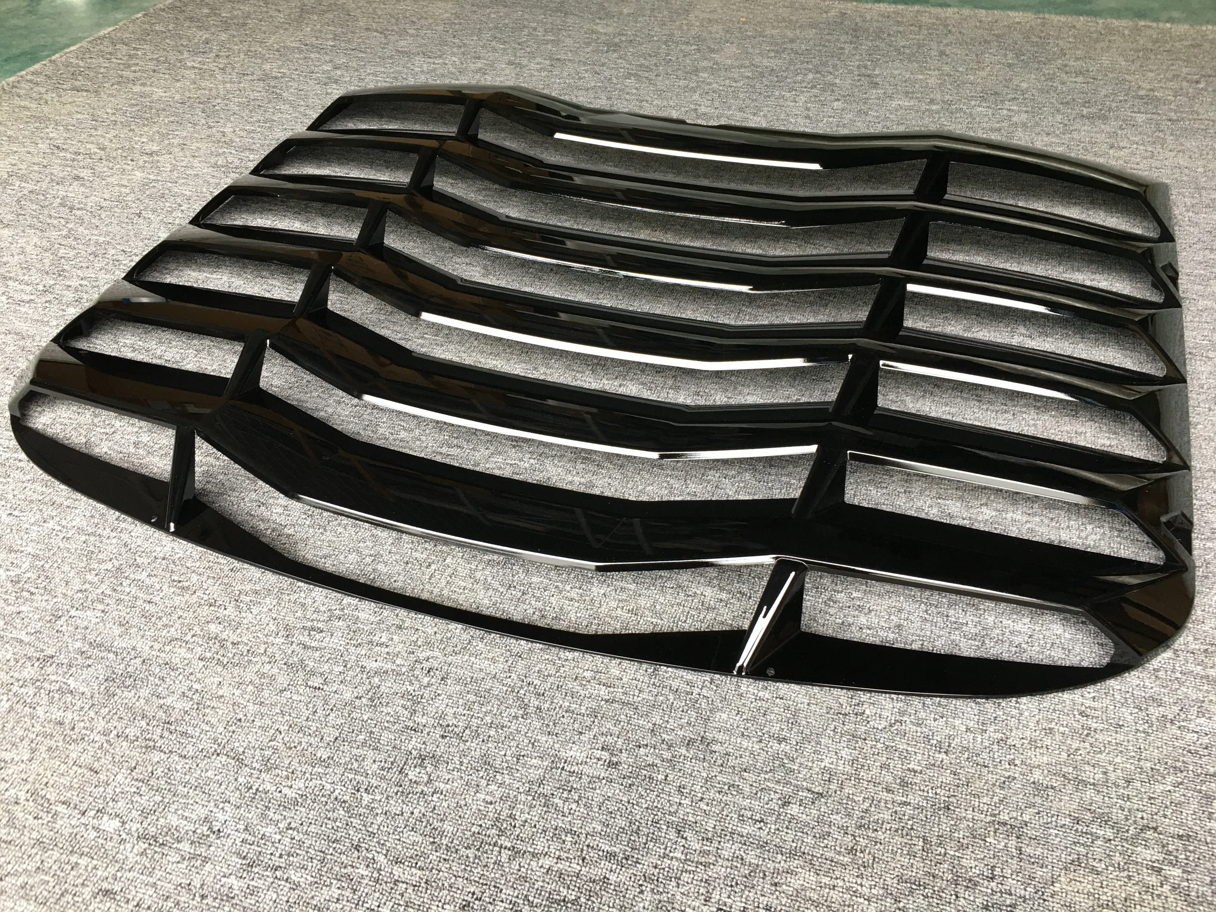 ABS Gloss Black Car Rear Window Decorate louver for Ford Mustang 2015-2020 Car Air Outlet Bumper Shutter Grill Frame Car Styling