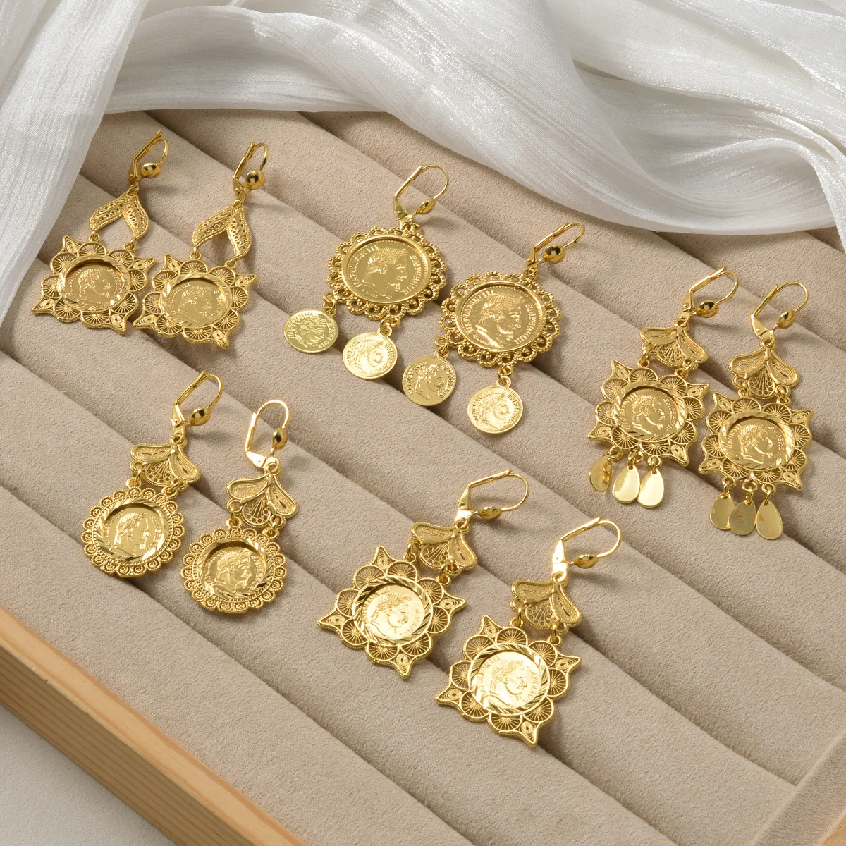 French Retro Coin Dangle Earrings Women Vintage Hollow Filigree Drop Earring Bohemian Wedding Bridesmaid Statement Jewelry Gift