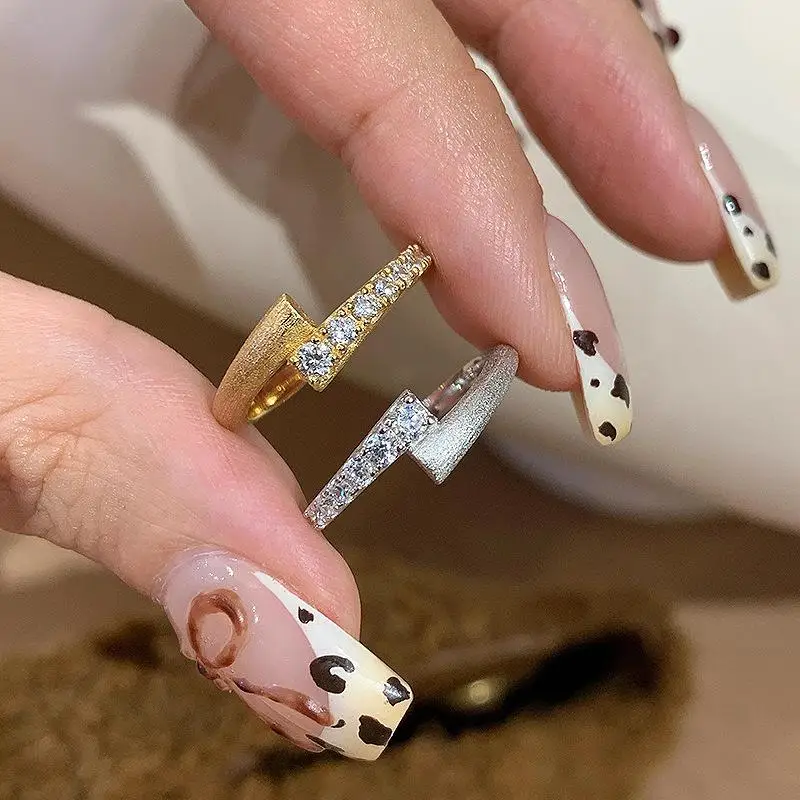 Vintage Simple Style Wire Drawing Rings for women Light Luxury Fashion inlay diamonds Ring Party Wedding Fine Jewelry