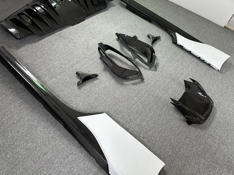 Kit de carrosserie en Fiber de carbone sèche de Style OEM pour SF90, nouveau lèvre avant, diffuseur arrière, jupes latérales, accessoires d'aération latérale