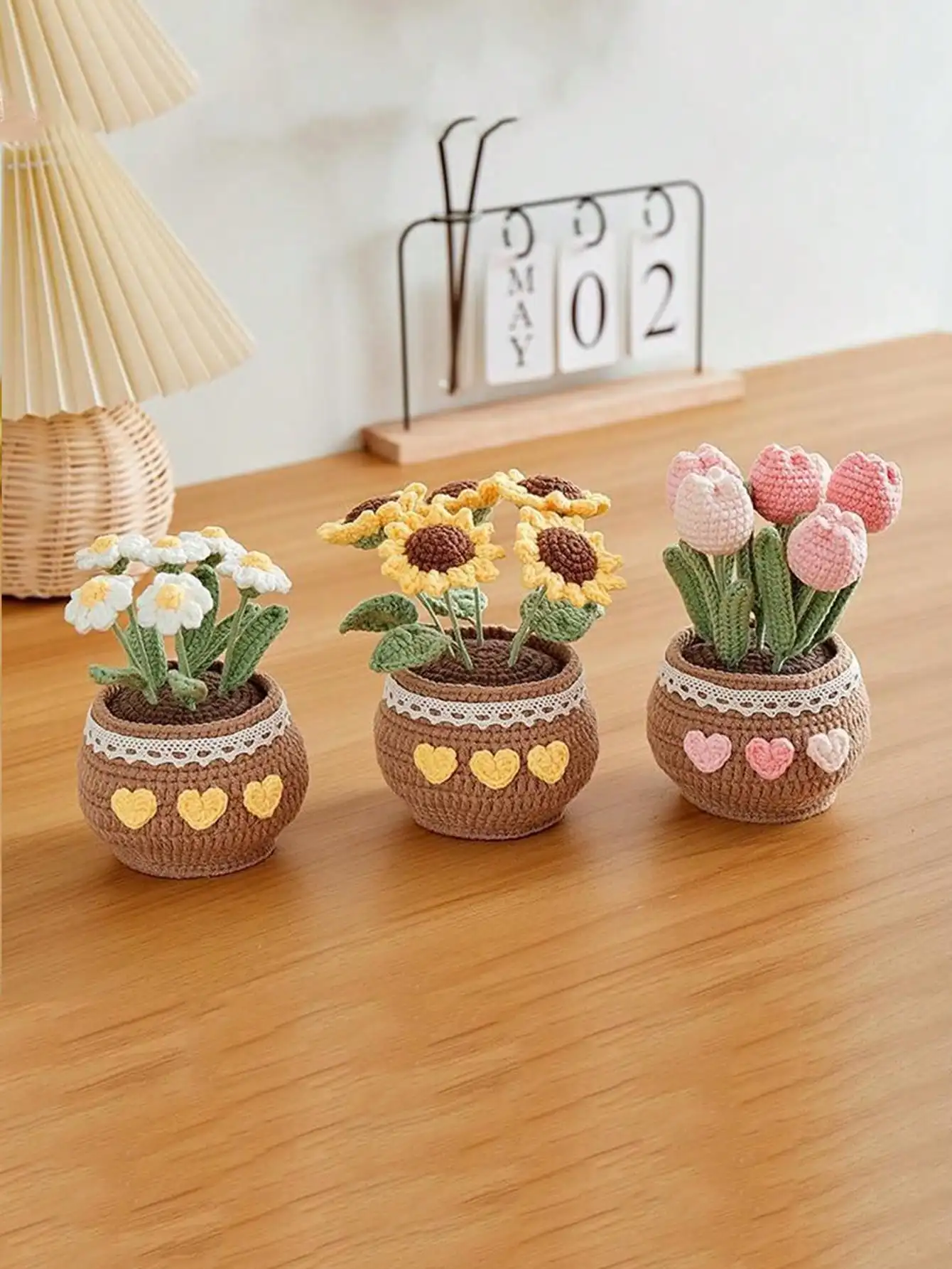 

1pc Living Room Decoration, Car Ornament, Preserved Flower Knitted Ornament, Bonsai Gardening, Hand-Crocheted Lucky Tulip Yarn P