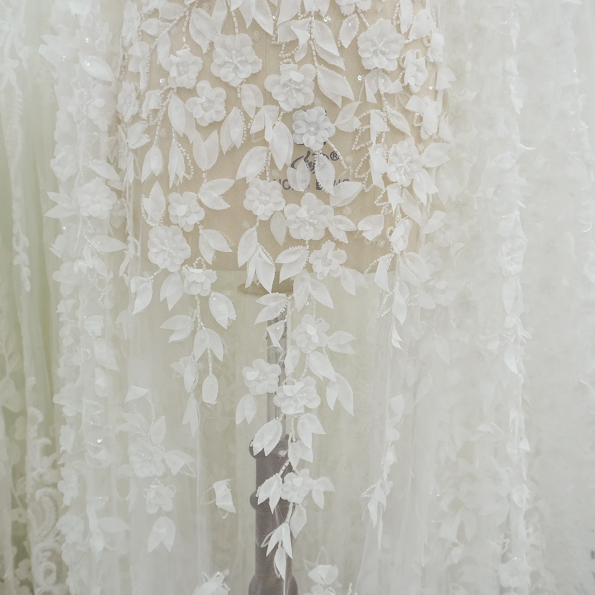 Tecido de tule frisado com apliques florais 3d resistentes 2025 novo material de renda de noiva para vestidos de casamento fantasias de performance diy