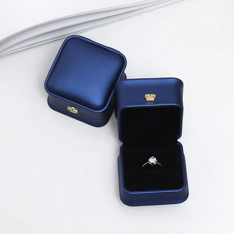 1Pcs Fashion ring jewelry box 5.8x5.8x4.5cm rose gold/navy blue/green /white Pu crown buckle wedding gift jewelry box